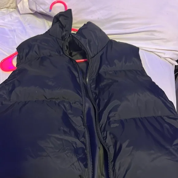 Black vest - Picture 1 of 2